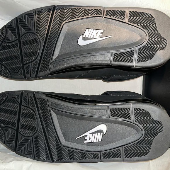 Jordan 4 Black Cat 2025 - Picture 3 of 4